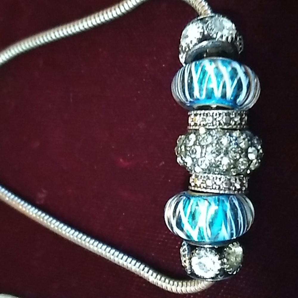 Beautiful Glass Beaded Necklace and Bracelet - Picture 4 of 6